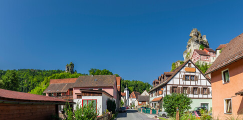 Fototapeta na wymiar Felsendorf Tüchersfeld in der Fränkischen Schweiz in Deutschland
