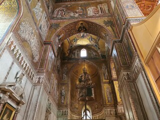 Fototapeta premium La magnifica Sicilia! I migliori paesaggi ed i monumenti di: Palermo, Cefalù, Morreale, San Vito lo Capo, Trapani, Erice, Sciacca, Agrigento, le Saline, Siracusa, Etna e Taormina.