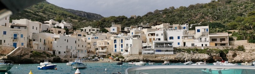 La magnifica Sicilia! I migliori paesaggi ed i monumenti di: Palermo, Cefal&ugrave;, Morreale, San Vito lo Capo, Trapani, Erice, Sciacca, Agrigento, le Saline, Siracusa, Etna e Taormina.