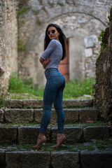 girl in jeans and d&eacute;collet&eacute;