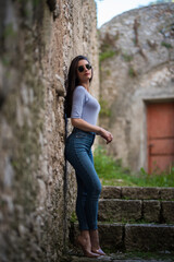 girl in jeans and d&eacute;collet&eacute;