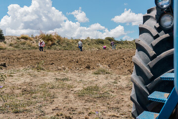 peasants from Mexico planting corn