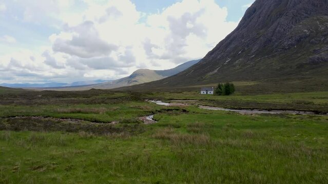 Lagangarbh Hut white house in Glencoe Scottish Highlands, Buachaille Etive Mor, Scotland UK