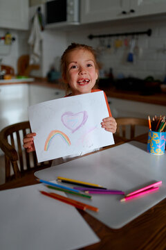 girl draw at home
