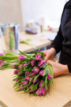 Florist designing bouquet of tulips 