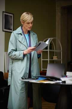 Business woman working at office