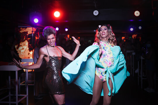 Drag queens dancing at the club