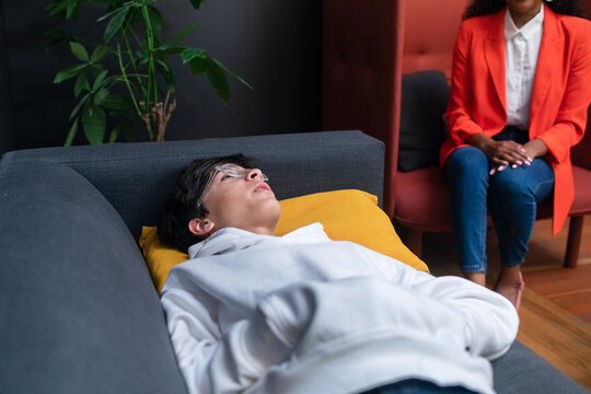 Teenager boy visiting female psychologist