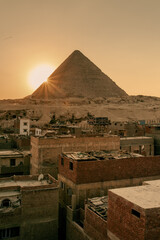 Pir&aacute;mides de Egipto al atardecer. Tonos c&aacute;lidos.
