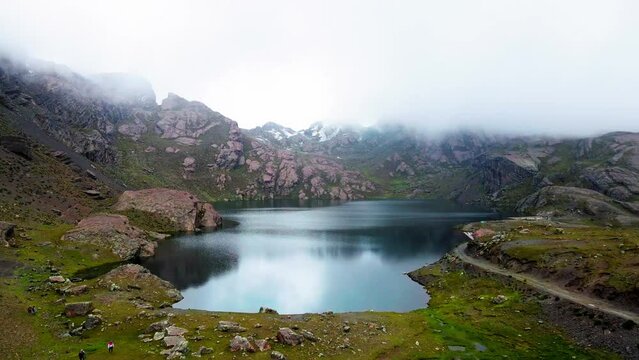 LAGO TORO, CAMINO AL PICO TUNARI, CIDAD DE COCHABAMBA-BOLIVIA