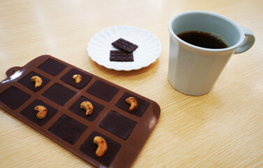 手作りチョコレートとコーヒー
