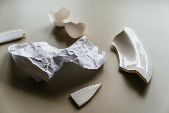 Fragments of garbage.
