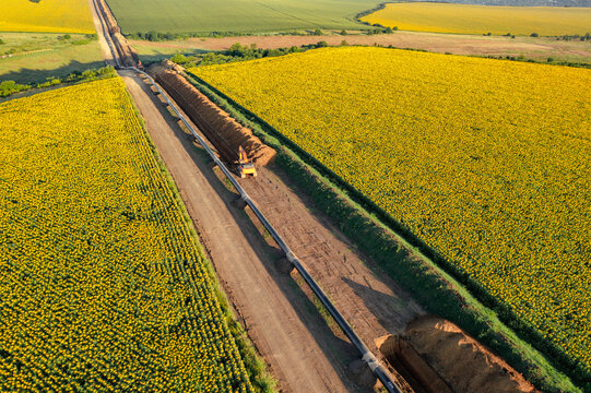Natural gas pipeline construction 