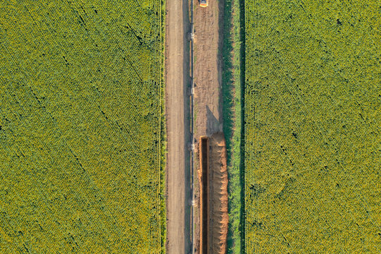 Natural gas pipeline construction 