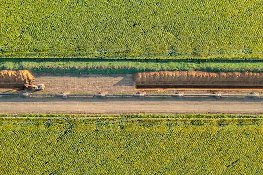 Natural gas pipeline construction 