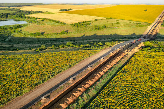Natural gas pipeline construction 