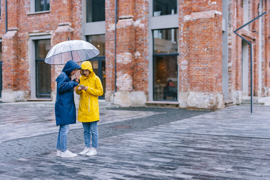 Women losing in foreign city during trip 