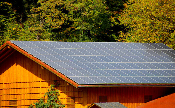 Photovoltaikanlage  auf dem  scheunendach