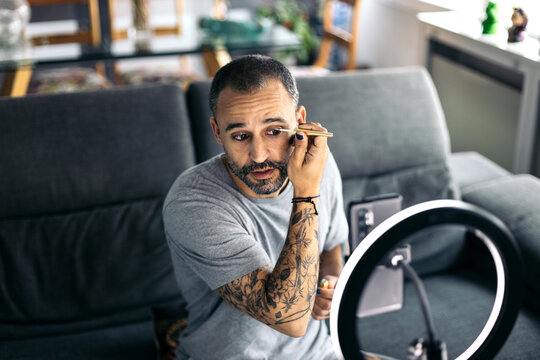 Blogger putting on makeup