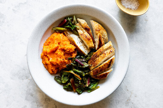 Chicken dinner with vegetables