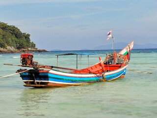 Naklejka na ściany i meble longtail boat Thailande