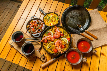スペイン料理　パエリア　Typical Spanish rice dish paella