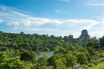 Obraz premium At dusk on a sunny day, Qingxiu mountain scenic spot in Nanning, Guangxi