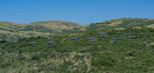 Fototapeta na wymiar Safari Lodge im Naturreservat Hluhluwe Imfolozi Park Südafrika