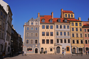 Fototapeta na wymiar WARSAW, POLAND - MARCH 22, 2022: Beautiful view of Old Town city street on sunny day