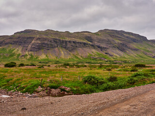 Paisajes verdes de Islandia del norte