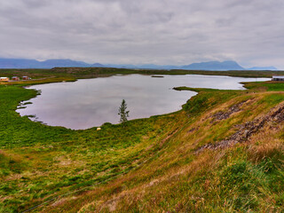 Fototapeta na wymiar Paisajes verdes de Islandia del norte