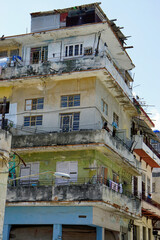 Fototapeta na wymiar colorful oold houses in havana