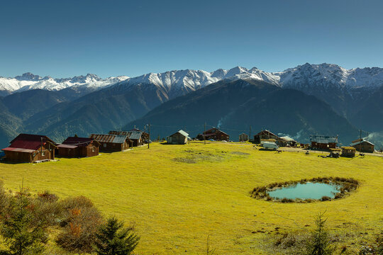 Badara Plateau is a plateau located in Hemsin district of Rize province. Its altitude is 1850 meters. Rize, Turkey.