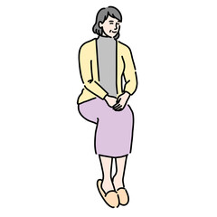 座っているシニアの女性