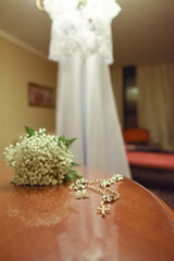 Arreglo de novia y novio, ramos flores anillos alianzas