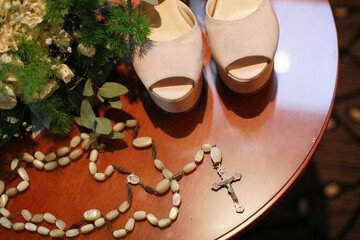 Arreglo de novia y novio, ramos flores anillos alianzas