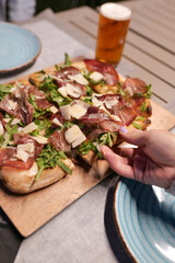 aperitif with aperol crisps on a table