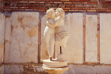 Statue d'amoureux