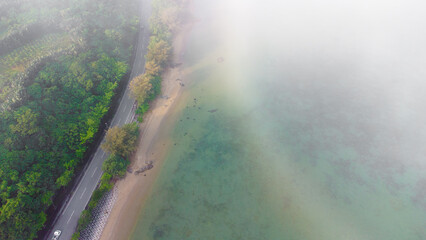 【空撮】石垣島 名蔵湾 雲の中から