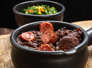 FEIJOADA: comida típica e tradicional da culinária brasileira,