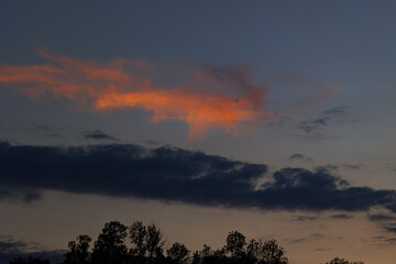 Fototapeta premium Farbspiel der Abendröte an Wolken