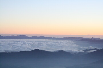 富士8合目から見た日の出直前の雲海