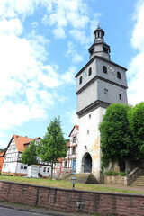 Glockenturm der Nikolaikirche in Helsa