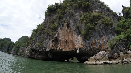 Thailand - Ocean - Wellen - Felsen - Strand