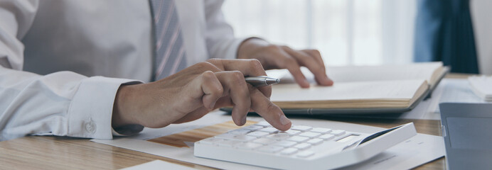 Male investment businessman has analyzed the market of the stock graph and evaluated the financial risks with the Business Intelligence Finance dashboard in a laptop, Stock market concept.