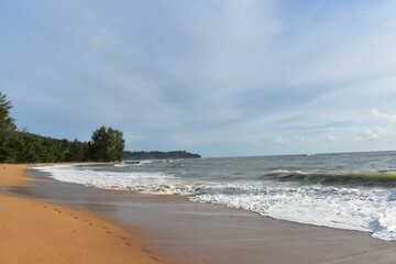 Fototapeta na wymiar Thailand - Ocean - Wellen - Felsen - Strand