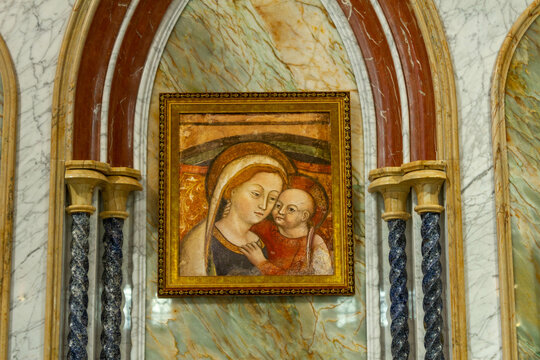 Picture of the Virgin Mary in the Gothic altarpiece of the Nossa Senhora do Bom Conselho church. Brazil, Parana State, Piraquara. 03-14-2022