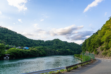Fototapeta premium 初夏の里山と犀川 生坂村