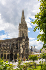Obraz premium Église Saint-Pierre de Caen depuis le Château de Caen