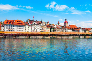 Fototapeta premium Kapellbrucke Bridge, Wasserturm Tower, Lucerne